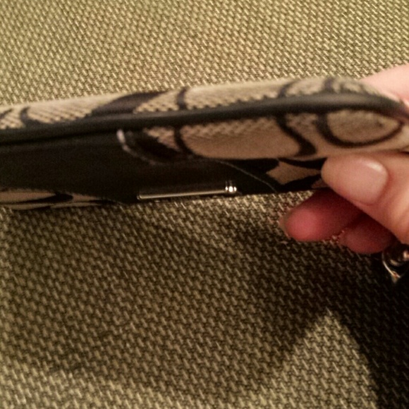 GUC Coach Black/Gray Wristlet - Picture 6 of 6